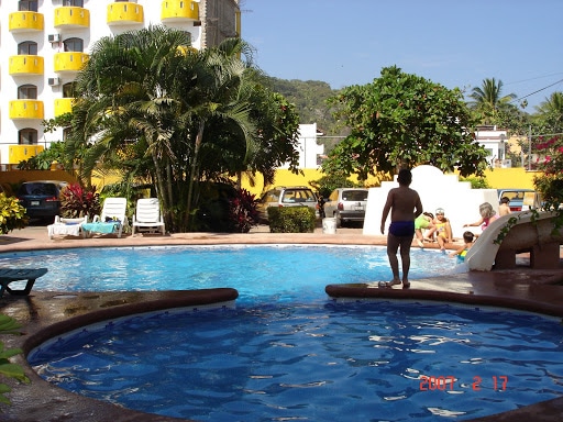 hotel-el-delfin-rincon-de-guayabitos-pool Poolside at Bungalows El Delfin Guayabitos in Riviera Nayarit Mexico